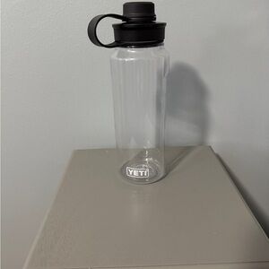 Yeti Yonder 1L / 34 OZ WATER BOTTLE Great condition